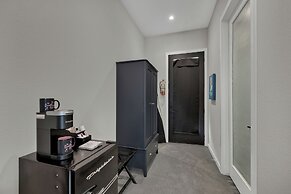 The Bentley Hotel - Sinatra Room - Hill Country View