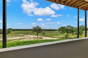 The Bentley Hotel - Sinatra Room - Hill Country View