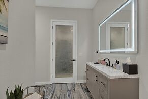 The Bentley Hotel - Palm Room - Hill Country View