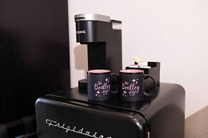 The Bentley Hotel - Palm Room - Hill Country View