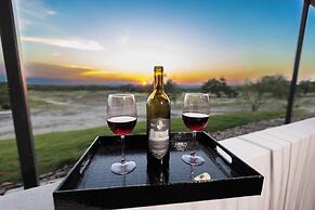 The Bentley Hotel - Palm Room - Hill Country View