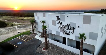 The Bentley Hotel - Palm Room - Hill Country View