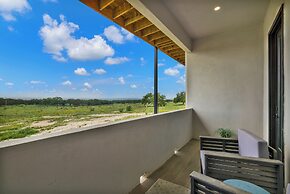 The Bentley Hotel - Palm Room - Hill Country View