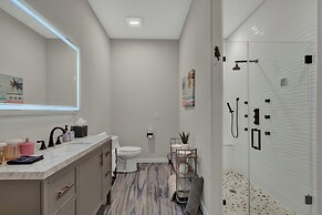 The Bentley Hotel - Palm Room - Hill Country View