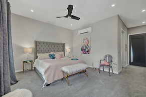 The Bentley Hotel - Marilyn Monroe Room - Hill Country View