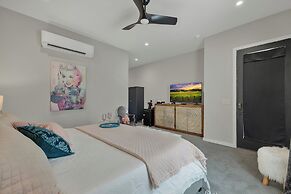 The Bentley Hotel - Marilyn Monroe Room - Hill Country View