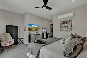 The Bentley Hotel - James Bond Suite - Pool View