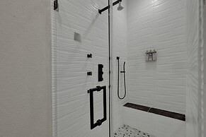 The Bentley Hotel - James Bond Suite - Pool View