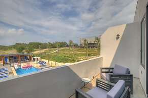 The Bentley Hotel - James Bond Suite - Pool View