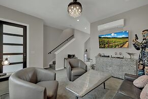 The Bentley Hotel - James Bond Suite - Pool View