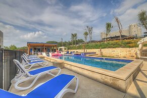 The Bentley Hotel - James Bond Suite - Pool View