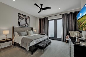 The Bentley Hotel - James Bond Suite - Pool View