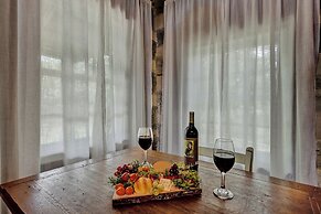 Town Creek Cabin Walk to Main St