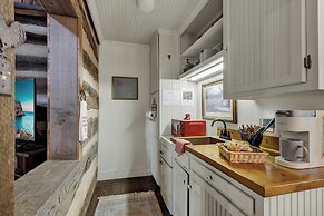 Town Creek Cabin Walk to Main St