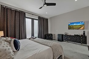 The Bentley Hotel - Bill Murray Room - Pool View