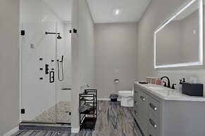 The Bentley Hotel - Bill Murray Room - Pool View