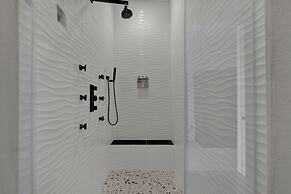 The Bentley Hotel - Bill Murray Room - Pool View