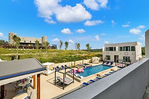 The Bentley Hotel - Bill Murray Room - Pool View