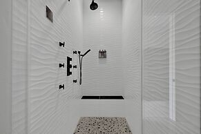 The Bentley Hotel - Coco Chanel Room - Pool View