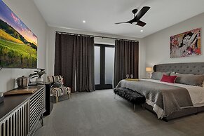 The Bentley Hotel - Sophia Loren Room - Pool View