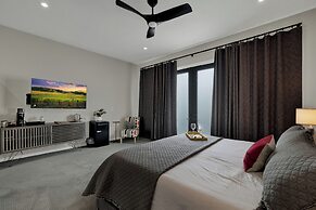 The Bentley Hotel - Sophia Loren Room - Pool View