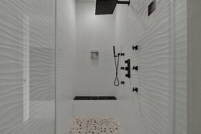 The Bentley Hotel - Sophia Loren Room - Pool View