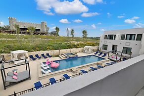 The Bentley Hotel - Sophia Loren Room - Pool View