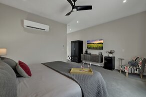 The Bentley Hotel - Sophia Loren Room - Pool View