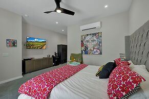 The Bentley Hotel - Andy Worhol Room - Hill Country View