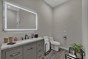 The Bentley Hotel - Beatles Room - Hill Country View