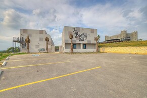 The Bentley Hotel - Beatles Room - Hill Country View