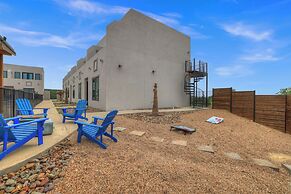The Bentley Hotel - Beatles Room - Hill Country View
