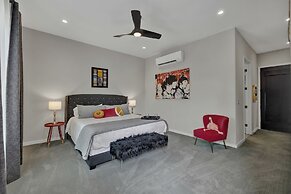 The Bentley Hotel - Beatles Room - Hill Country View