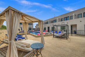 The Bentley Hotel - Popeye Room - Pool View