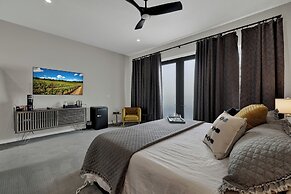 The Bentley Hotel - Popeye Room - Pool View