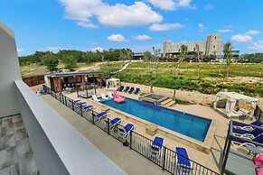 The Bentley Hotel - Popeye Room - Pool View