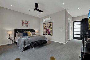 The Bentley Hotel - Popeye Room - Pool View