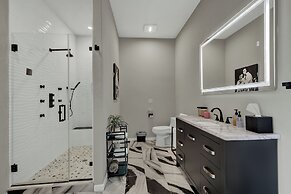 The Bentley Hotel - Elvis Room - Pool View