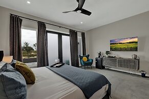 The Bentley Hotel - Elvis Room - Pool View