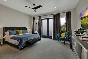 The Bentley Hotel - Elvis Room - Pool View