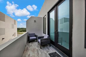 The Bentley Hotel - Elvis Room - Pool View