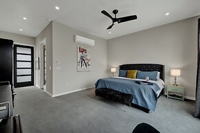 The Bentley Hotel - Elvis Room - Pool View