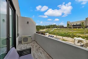 The Bentley Hotel - Elvis Room - Pool View