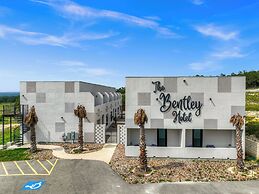 The Bentley Hotel - Elvis Room - Pool View