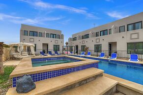 The Bentley Hotel - Elvis Room - Pool View