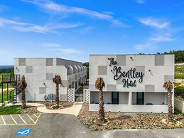 The Bentley Hotel - Clint Eastwood Room - Hill Country View