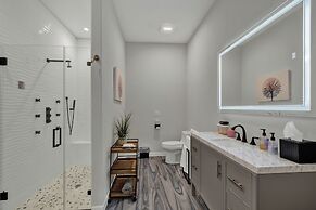 The Bentley Hotel - Clint Eastwood Room - Hill Country View