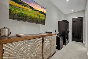 The Bentley Hotel - Clint Eastwood Room - Hill Country View