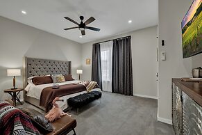 The Bentley Hotel - Clint Eastwood Room - Hill Country View