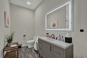 The Bentley Hotel - Clint Eastwood Room - Hill Country View